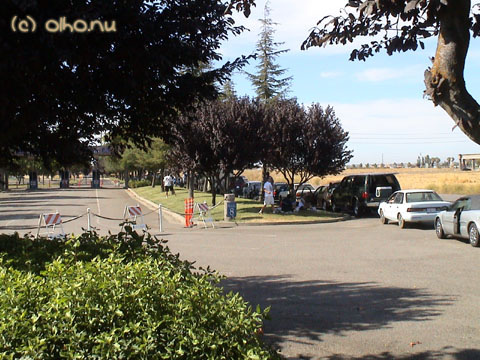 Waiting for the parking to be opened - &copy Olho Nu