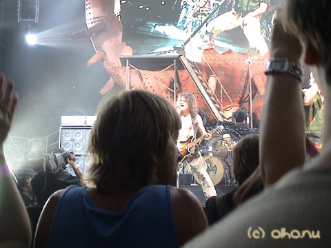 The band hits the stage - &copy Olho Nu