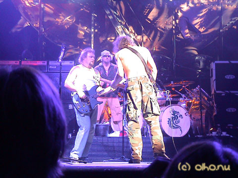 Van Halen is playing solid... and together ! - &copy Olho Nu