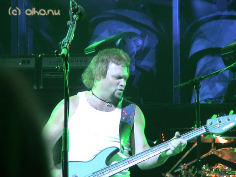 Mike and his signature Yamaha bass - &copy Olho Nu