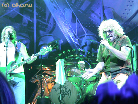 That's what makes us... Humans Being - &copy Olho Nu