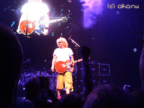 Sammy's getting ready for his personal act - &copy Olho Nu